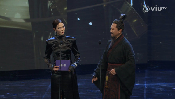 金像獎2026｜宣萱紅地氈造型被指跌watt顯老態 被同場滕麗名郭羨妮美貌輾壓