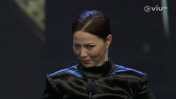 金像獎2026｜宣萱紅地氈造型被指跌watt顯老態 被同場滕麗名郭羨妮美貌輾壓