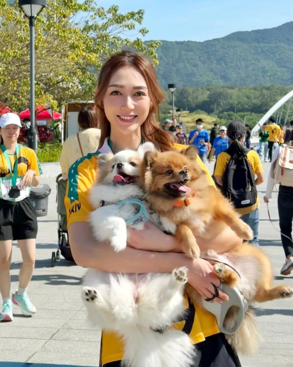 前港姐冠軍成碟花膠餵愛犬食惹熱議 超級富養極盡奢華！網民：隻狗過得好過我