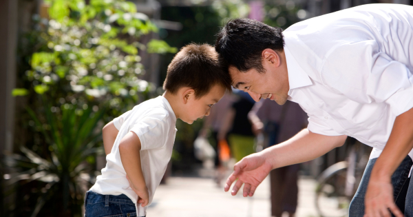 港爸湊仔獲激讚！內地妻呻老公「只係擺設」美研究：老豆做1件事子女更少病