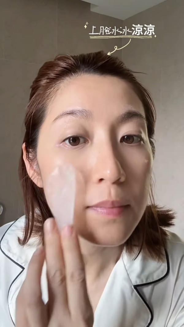 陳自瑤終極素顏曝45歲真實皮膚狀態！超近鏡毫不掩飾令網民驚嘆：黑眼圈都冇