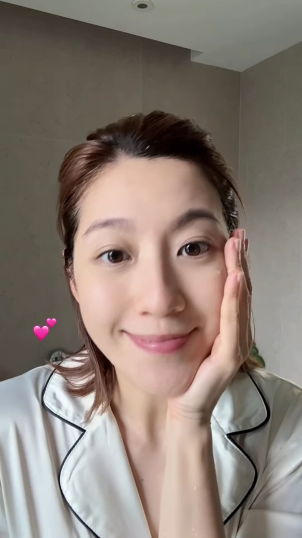 陳自瑤終極素顏曝45歲真實皮膚狀態！超近鏡毫不掩飾令網民驚嘆：黑眼圈都冇