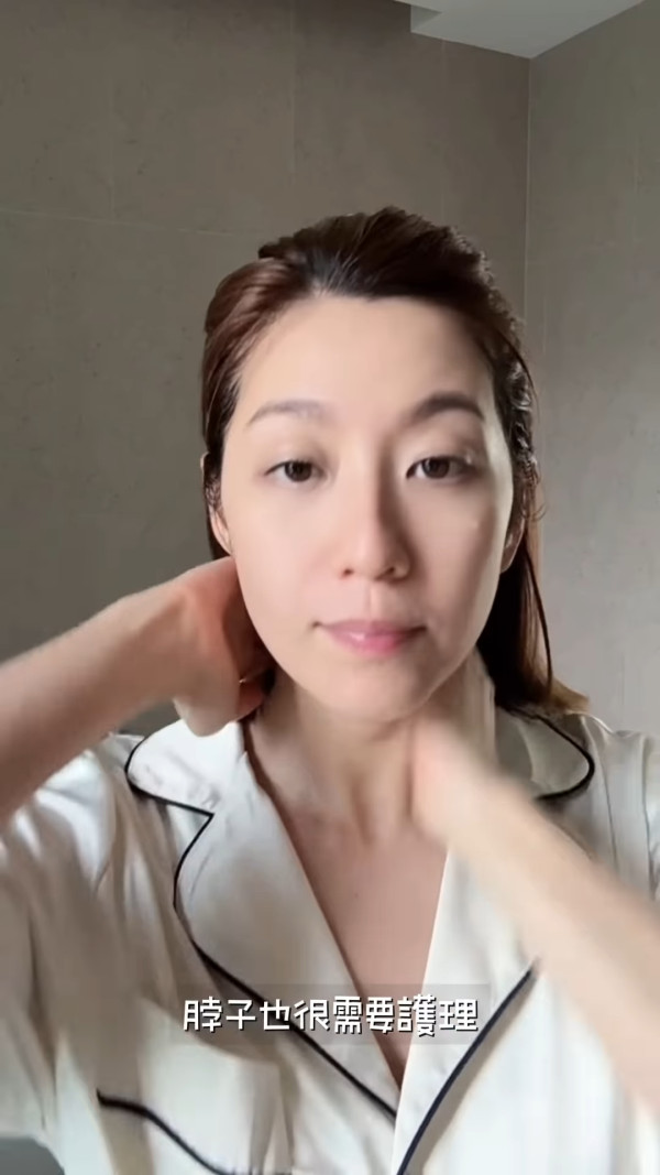 陳自瑤終極素顏曝45歲真實皮膚狀態！超近鏡毫不掩飾令網民驚嘆：黑眼圈都冇