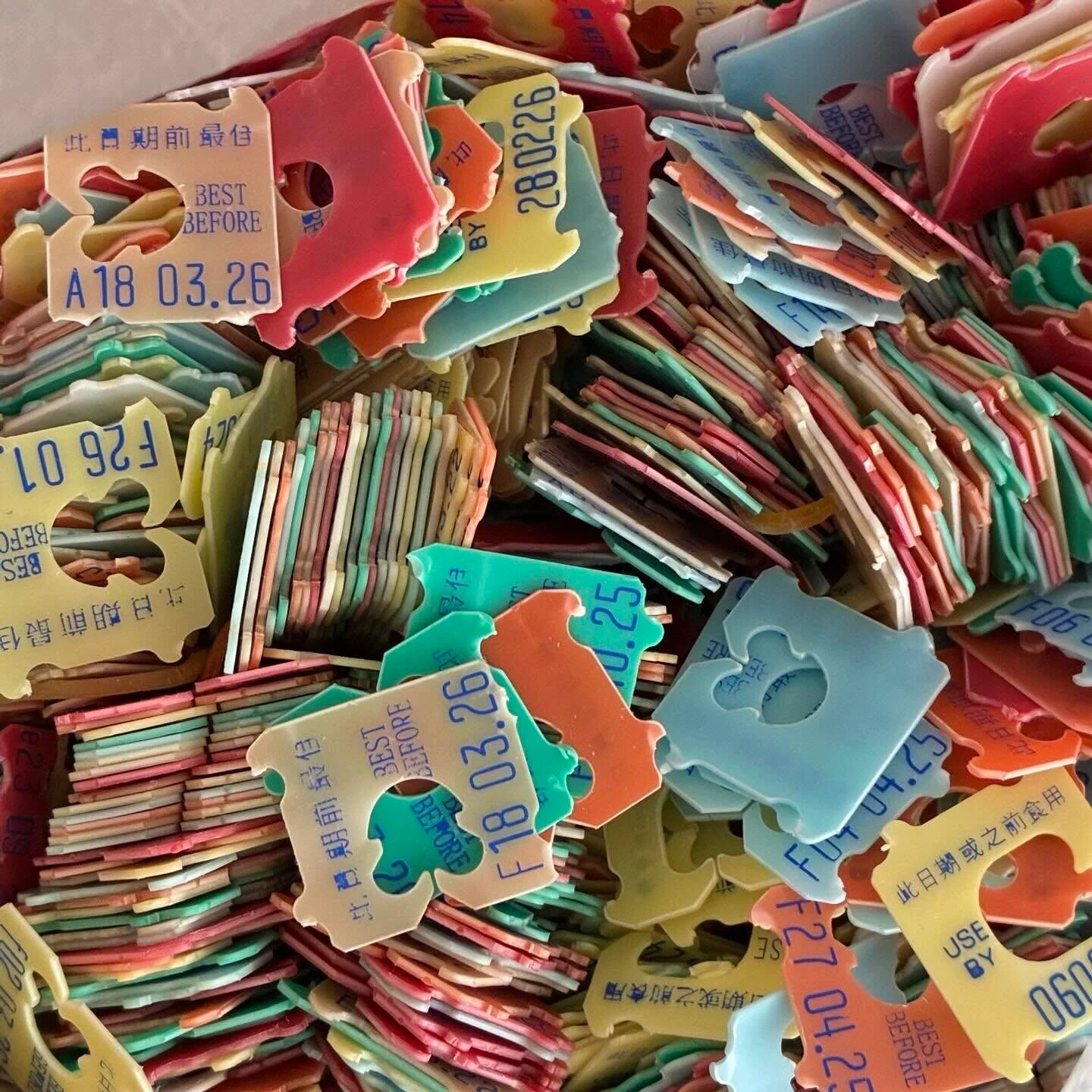 麵包扣用完唔好扔！港人教6大隱藏用途 必學1招救返斷拖鞋：慳返幾百蚊