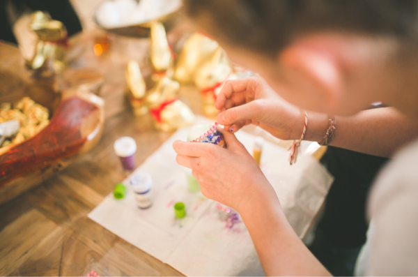 麵包扣用完唔好扔！港人教6大隱藏用途 必學1招救返斷拖鞋：慳返幾百蚊