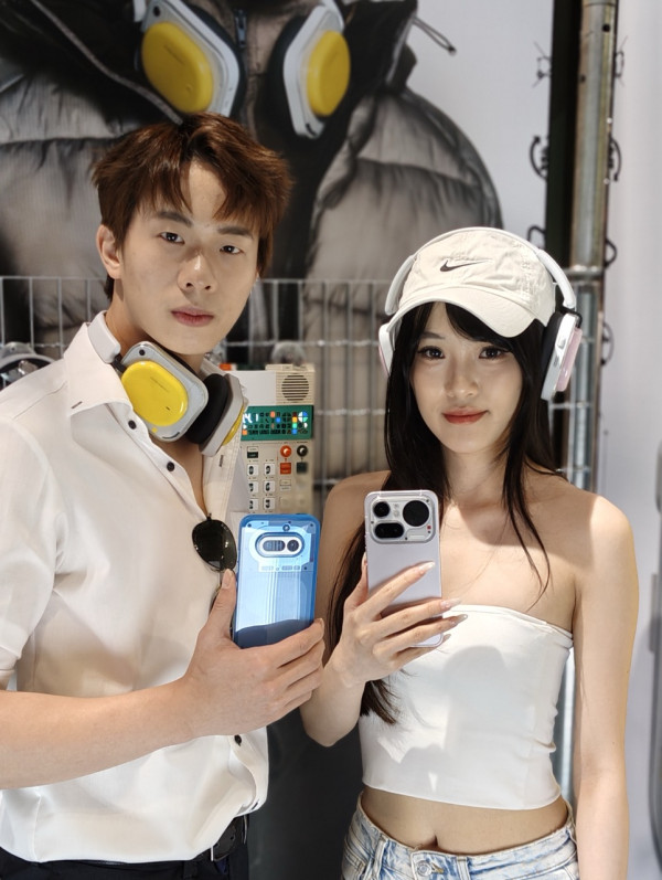 $3,699 玩到潛望長焦？ Nothing Phone (4a) 實測：70 倍 AI 變焦實測、4500nits 屏幕 規格「越級」挑戰旗艦