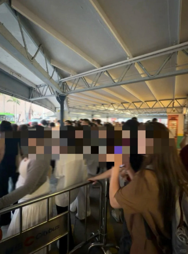 五一未到尖沙咀現恐怖人龍！苦等1.5小時只為搭「落日飛車」？遊客揭5招免排隊