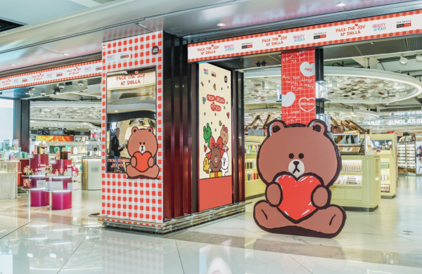 香港機場新羅免稅店送LINE FRIENDS精品！免費換領小扇子/行李貼紙+換購特別版旅行套組