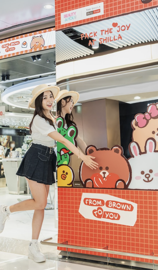 香港機場新羅免稅店送LINE FRIENDS精品！免費換領小扇子/行李貼紙+換購特別版旅行套組