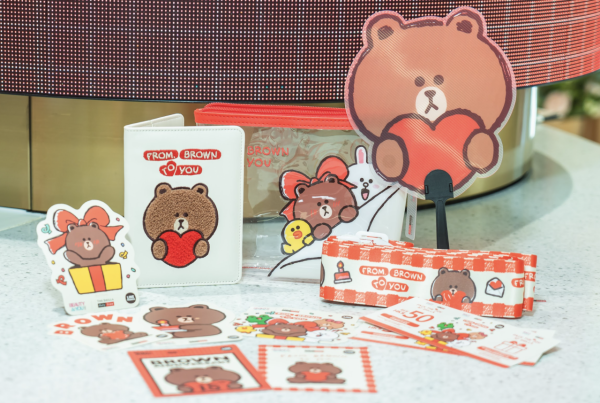 香港機場新羅免稅店送LINE FRIENDS精品！免費換領小扇子/行李貼紙+換購特別版旅行套組