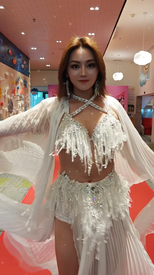 關嘉敏谷胸出戰肚皮舞比賽連奪兩冠 白滑美胸自然抖動逼到爆令人噴鼻血