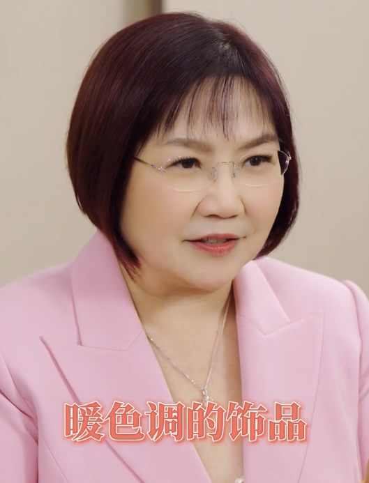 外出時亦可選擇配戴電子手錶或一些暖手小物品，也能達到補上五行不足的效果。（圖片來源：小紅書）