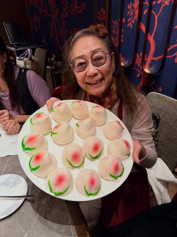 亞視聚會三大花旦激罕世紀同框合照！陳煒江美儀都不及呢位富貴女星吸睛