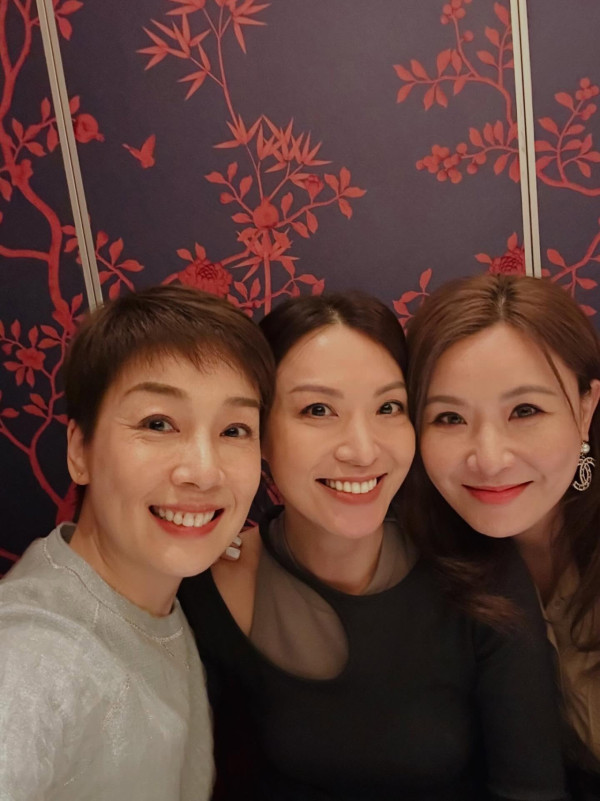 亞視聚會三大花旦激罕世紀同框合照！陳煒江美儀都不及呢位富貴女星吸睛