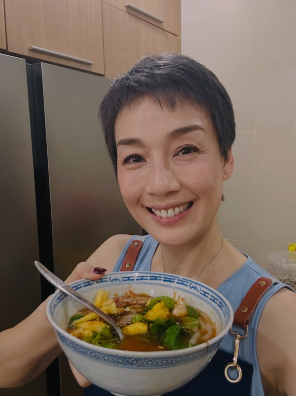 亞視聚會三大花旦激罕世紀同框合照！陳煒江美儀都不及呢位富貴女星吸睛