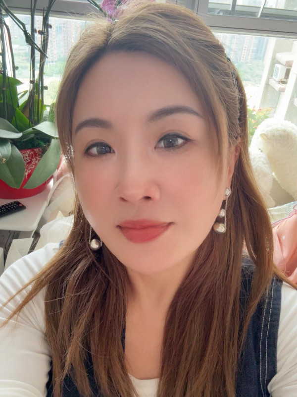 亞視聚會三大花旦激罕世紀同框合照！陳煒江美儀都不及呢位富貴女星吸睛