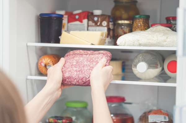 食用安全︱以為放雪櫃就安全？六旬婦人食冷藏隔夜生果 惡菌直攻中樞神經險死！