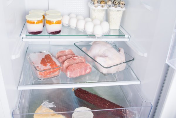 食用安全︱以為放雪櫃就安全？六旬婦人食冷藏隔夜生果 惡菌直攻中樞神經險死！