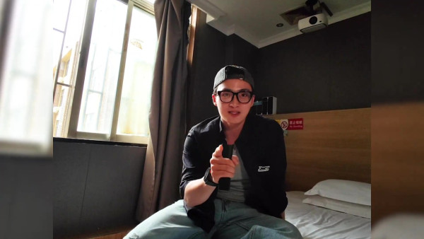 試真D｜周嘉洛一人挑戰平價日租「照騙酒店」！評分低至3字頭！嚴重貨不對辦