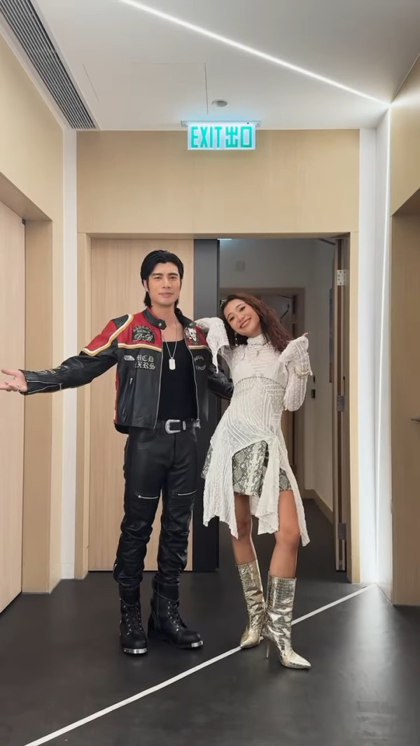 36歲人氣男神突然高調認愛圈中女歌手！無預警公開戀情晒親暱抱抱合照放閃