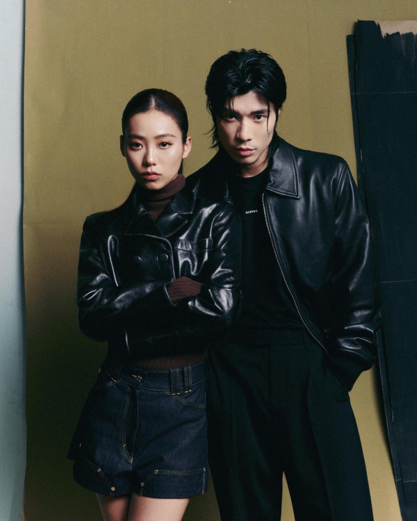 36歲人氣男神突然高調認愛圈中女歌手！無預警公開戀情晒親暱抱抱合照放閃