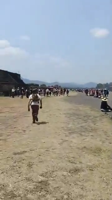 有片｜男子墨西哥金字塔頂突然向人群開槍 釀成遊客1死13傷槍手自盡身亡 