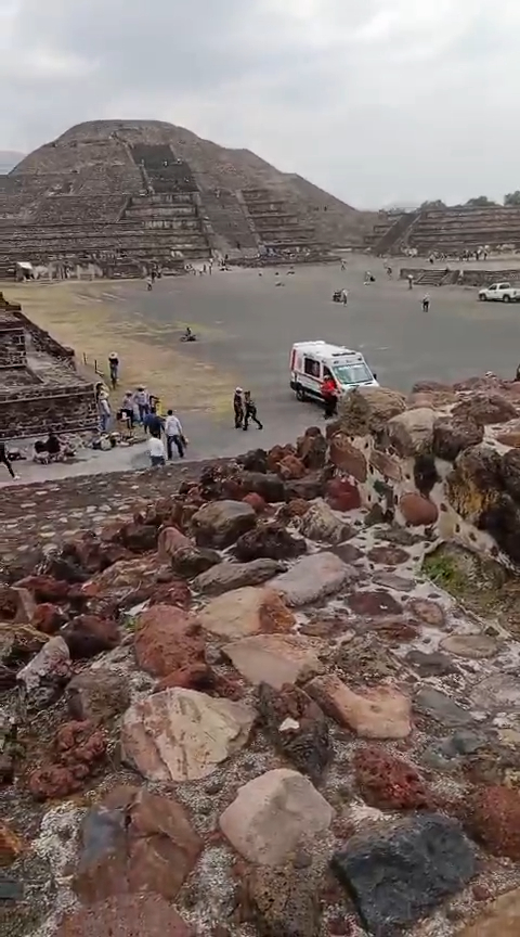 有片｜男子墨西哥金字塔頂突然向人群開槍 釀成遊客1死13傷槍手自盡身亡 