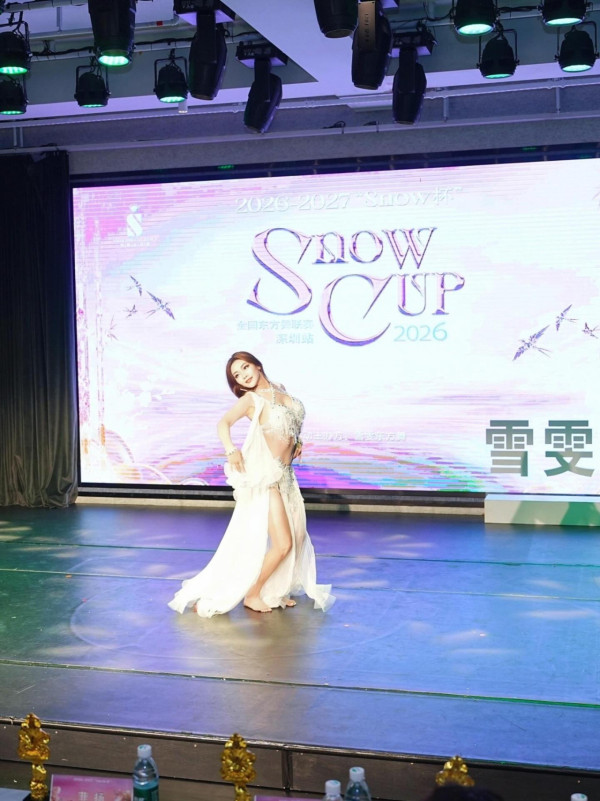 關嘉敏谷胸出戰肚皮舞比賽連奪兩冠 白滑美胸自然抖動逼到爆令人噴鼻血