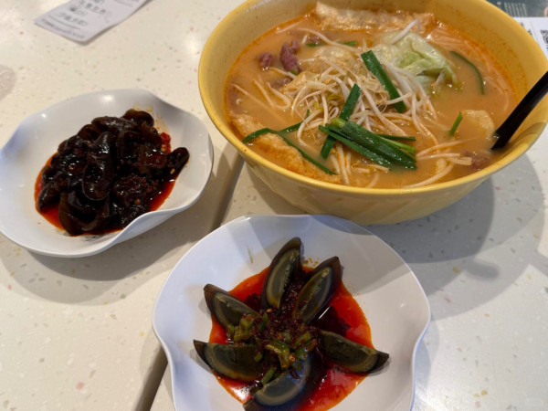 譚仔米線限定$15起加餸！蒜泥白肉/四川青椒皮蛋/巴蜀爽脆生腸