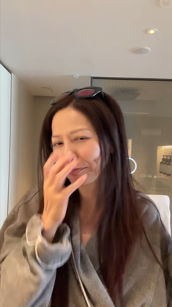 50歲滕麗名罕晒素顏真面目震撼網民！公開化妝過程曝光最真實狀態極誇張