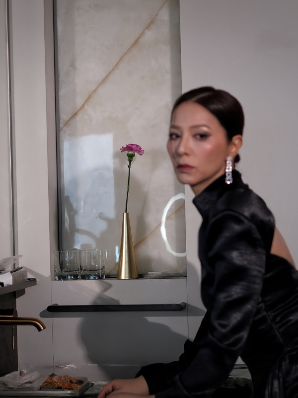 50歲滕麗名罕晒素顏真面目震撼網民！公開化妝過程曝光最真實狀態極誇張