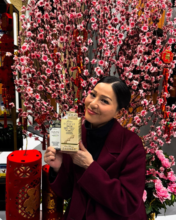 50歲滕麗名罕晒素顏真面目震撼網民！公開化妝過程曝光最真實狀態極誇張