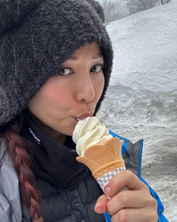 50歲滕麗名罕晒素顏真面目震撼網民！公開化妝過程曝光最真實狀態極誇張