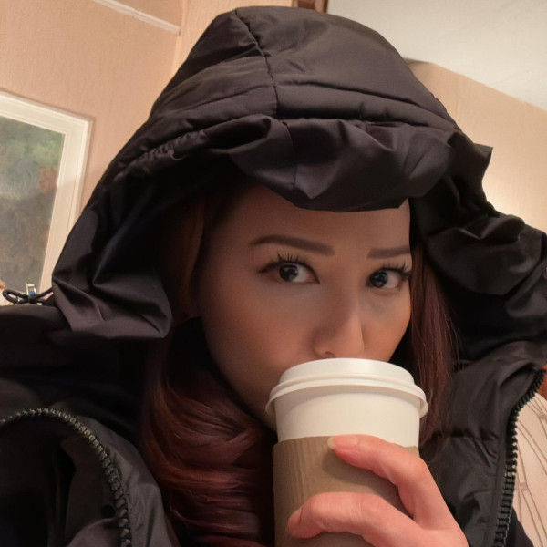 50歲滕麗名罕晒素顏真面目震撼網民！公開化妝過程曝光最真實狀態極誇張