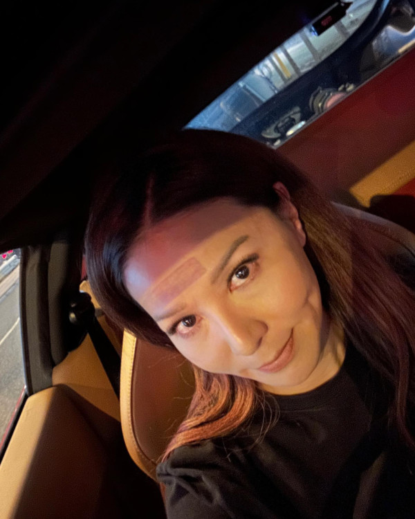 50歲滕麗名罕晒素顏真面目震撼網民！公開化妝過程曝光最真實狀態極誇張