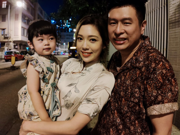 38歲索爆人妻IG拋震撼彈宣布離婚！無預警結束九年夫妻關係︰共同撫養女兒