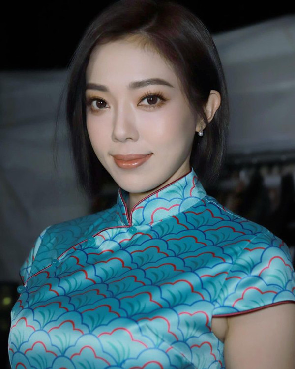 38歲索爆人妻IG拋震撼彈宣布離婚！無預警結束九年夫妻關係︰共同撫養女兒