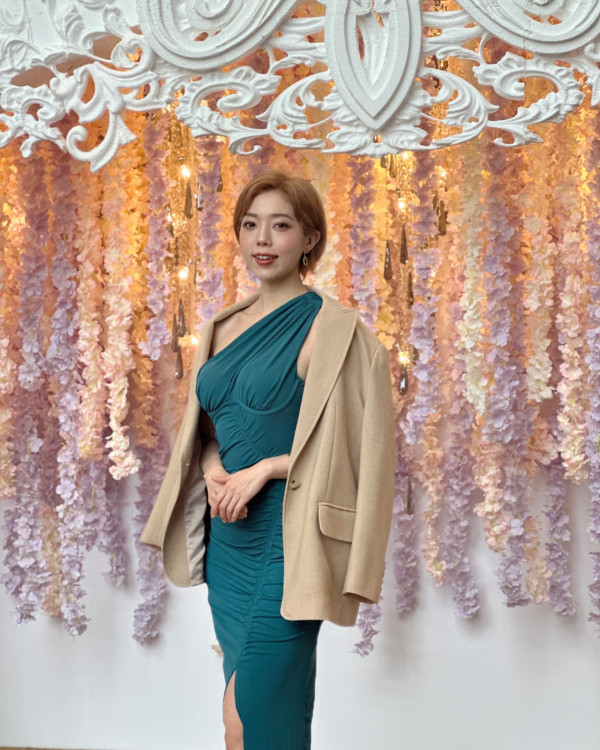 38歲索爆人妻IG拋震撼彈宣布離婚！無預警結束九年夫妻關係︰共同撫養女兒