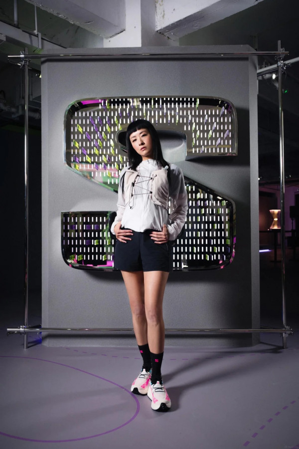 52歲時裝教母徐濠縈激罕露面曝近照！新髮型驚現少女感複製炎明熹瀏海