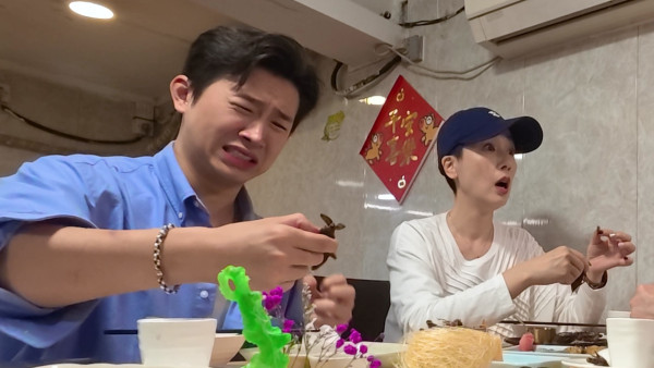 試真D｜江美儀廣州挑戰「全蟲蟲宴」畫面極震撼！原隻水曱甴嚇到GM驚現毁容級表情