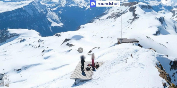 瑞士阿爾卑斯山2680米山峰驚現「活春宮」 情侶觀景台親熱遭天氣鏡頭全程直播 