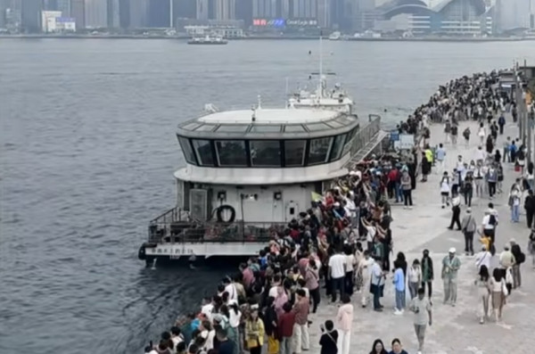 尖沙咀淪陷！五一前夕旅行團罕見「排長龍」市民嘆五感受罪 揭3大逼爆原因