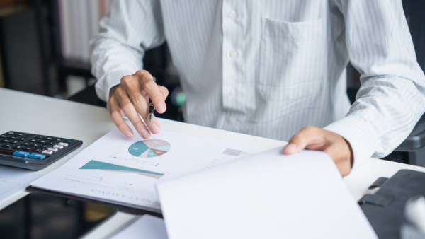 職場抉擇：5萬經理定6萬副經理？網民一面倒揀佢 揭「Title留人」心寒手段