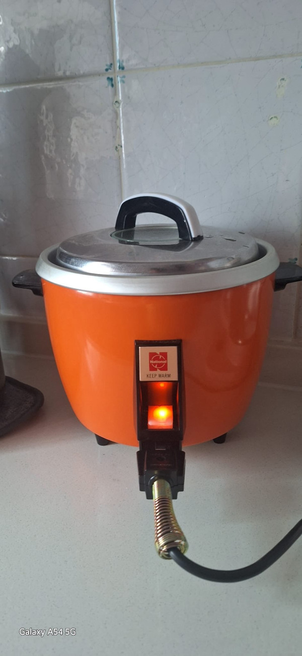 同事屋企開封80年代電飯煲（圖片來源：Threads）