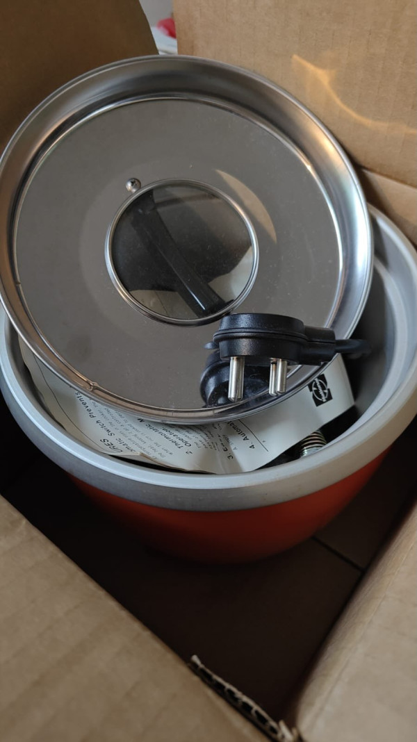 同事屋企開封80年代電飯煲（圖片來源：Threads）