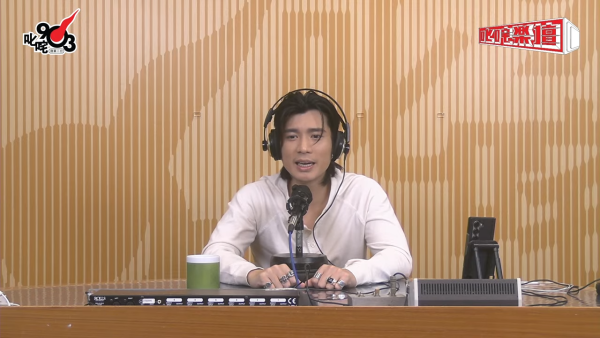 《叱咤樂壇》直播訪問周殷廷畫面載圖，來源︰Youtube@商業電台 Hong Kong Toolbar。