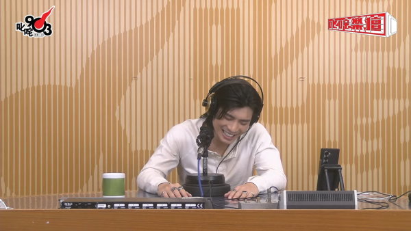 《叱咤樂壇》直播訪問周殷廷畫面載圖，來源︰Youtube@商業電台 Hong Kong Toolbar。