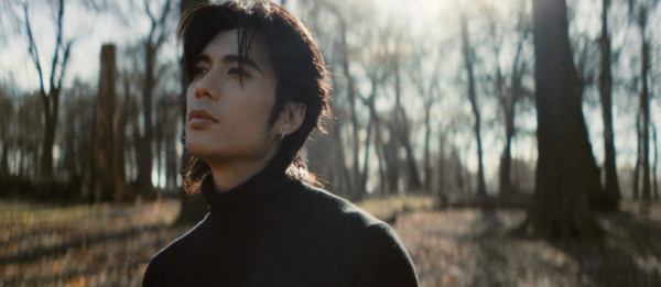 陳凱詠周殷廷親密照官宣戀情惹熱議！再晒甜蜜合照終極親揭真實關係