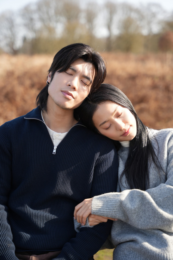 陳凱詠周殷廷親密照官宣戀情惹熱議！再晒甜蜜合照終極親揭真實關係