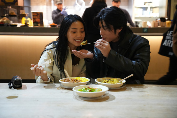 陳凱詠周殷廷親密照官宣戀情惹熱議！再晒甜蜜合照終極親揭真實關係